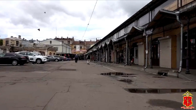В Апраксином дворе Петербурга усилили борьбу с нелегальной торговлей