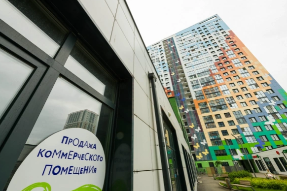 В петербургских новостройках массово закрываются магазины и кафе