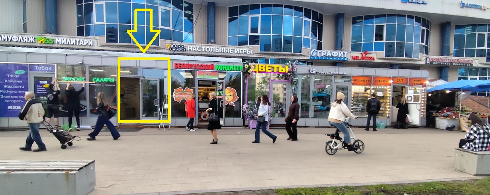 Секция в торговом павильоне 10 кв метров у метро Большевиков
